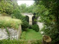 Pont enjambant les douves